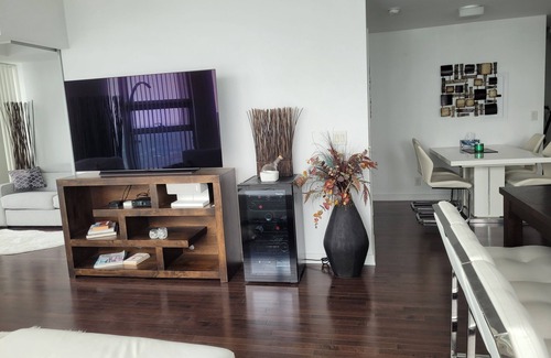 Toronto Entertainment District Apartment | mehri suites