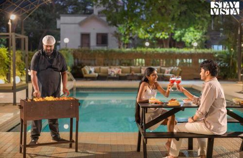 Lonavala Villa | Mehta Mansion by StayVista - A Villa with a Swimming Pool and Pool Table