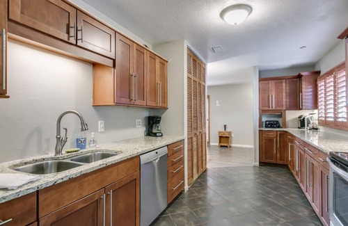 Bowe Gardens House | Melbourne Heated Pool Home Sleeps 12 with 4 bed/2bath Great Reviews 14m to USSSA