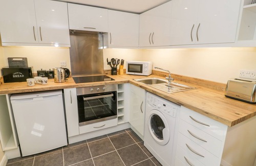 Garndolbenmaen Cottage | MELIN BACH, pet friendly, character holiday cottage in Porthmadog