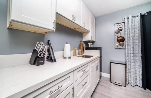 Vista Apartment | Melrose Exec Studio Queen + Bunk - Pet-Friendly