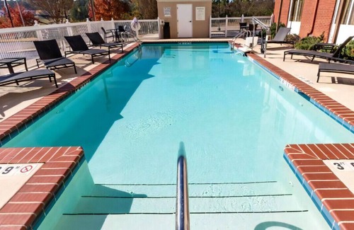 Irondale House | Memorable Stay Awaits You! Enjoy Free Breakfast