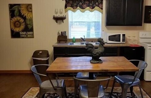 Fredericksburg Cabin | Mendelbaum - Olive Cabin - Hot Tub - Located in Wine Country