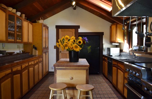 Redwood Valley Cabin | Mendocino County Secluded Estate House Surrounded by Nature