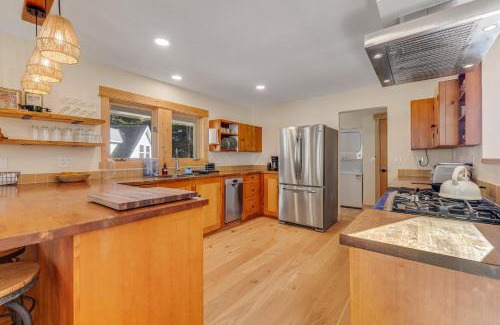 Little River House | Mendocino Redwood Retreat Home & Cottage