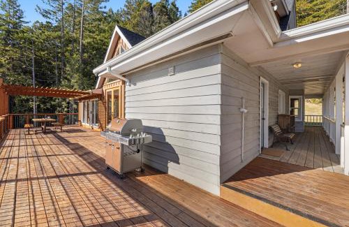 Little River House | Mendocino Redwood Retreat Home & Cottage