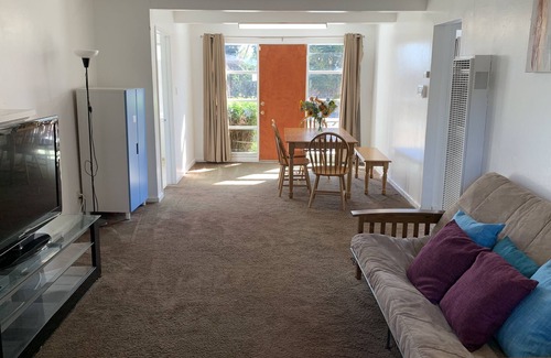 Menlo Park House | Menlo Park Entire House 3B/1B-2 car parking-W/Dryer