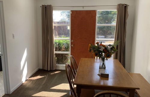 Menlo Park House | Menlo Park Entire House 3B/1B-2 car parking-W/Dryer