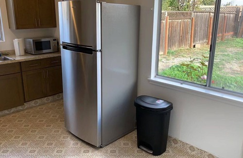 Menlo Park House | Menlo Park Entire House 3B/1B-2 car parking-W/Dryer