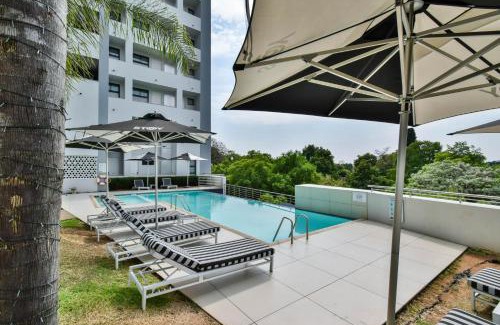 Pretoria Apartment | Menlyn apartment with ensuit Regency Hotel