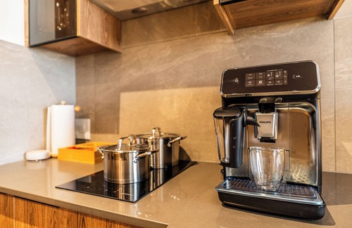 Menlyn Apartment | Menlyn Maine Luxury Studio|Free Parking|24hr Concierge|King Bed