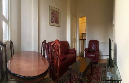 Tollcross Apartment | Menzies Apartment