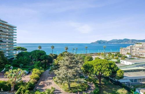 Cannes La Bocca Apartment | Mer et Plage YourHostHelper 2 étoiles