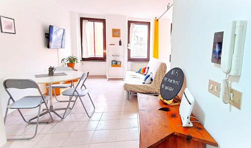 Trento Old Town Apartment | Mercatini a 1 minuto! -CENTRALiSSiMO & STRATEGiCO-