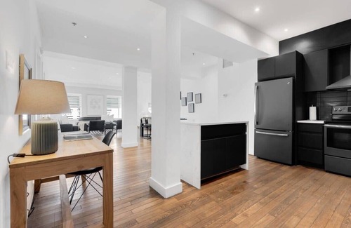 Old Montreal Apartment | Mercer |Instaworthy 2BD-2BA|Old Mtl