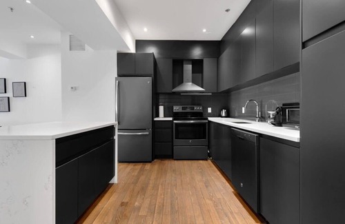 Old Montreal Apartment | Mercer |Instaworthy 2BD-2BA|Old Mtl