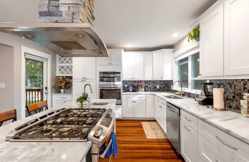 Mercer Island House | Mercer Island Modern Family-Friendly Home | I-90