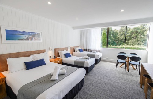 Adamstown Heights Hotel | Mercure Charlestown