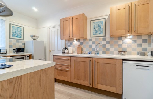 Felixstowe House | Meri Rauha - Two Bedroom House, Sleeps 4