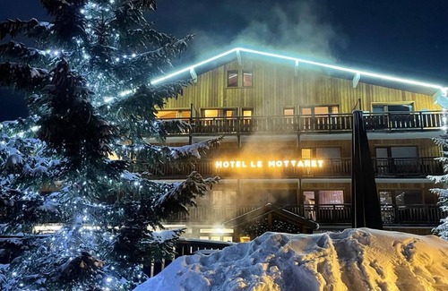 Meribel-Mottaret Apartment | MERIBEL-MOTTARET Apartment Ski in ski out 1800m balcony south mountain view