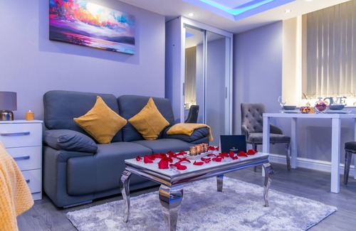 Bradford Apartment | Meridian Apartments - Superior Designer Suite
