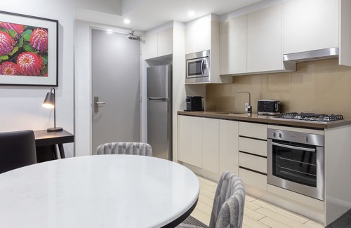 Macquarie Park Apartment | Meriton Suites North Ryde