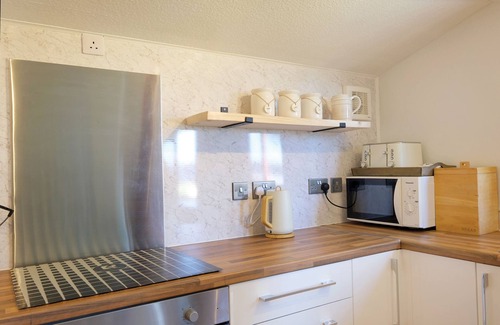 Llanrhidian Higher Cabin | Merlins Cabin - 2 Bed - Blaen Cedi Farm