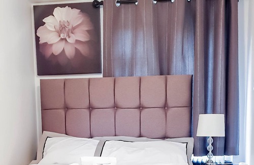 Cradley House | Merluc Private Guest Rooms with shared bathroom