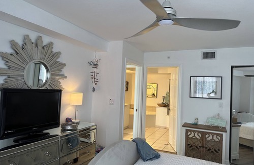 Fort Myers Beach Resort | Mermaid Oasis at Lovers Key!<Watch the dolphins play, while you enjoy your stay.