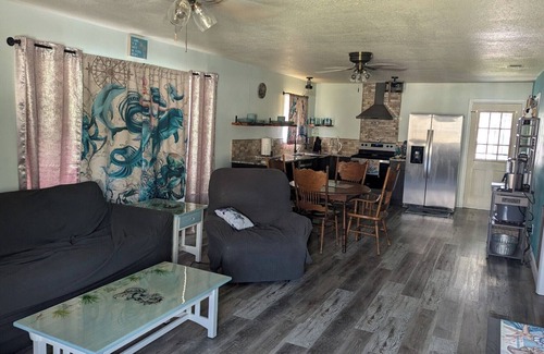 Weeki Wachee Gardens House | Mermaids Hideaway on the banks of beautiful waterways