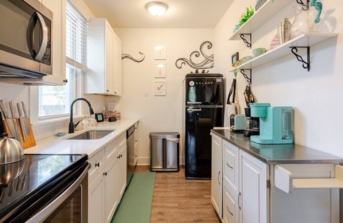 Wilmington House | MerManor by the Cargo District