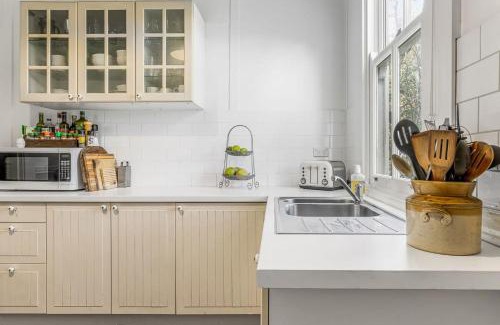 Meroo Meadow House | Meroo Meadow Magic Charming Cottage Retreat