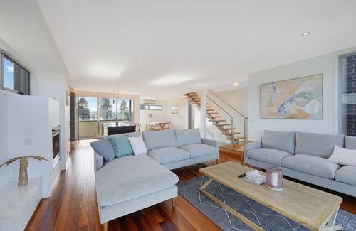 Warrnambool House | Merri Seaview - seaside accommodation near the CBD