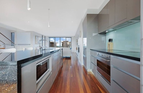 Warrnambool House | Merri Seaview - seaside accommodation near the CBD