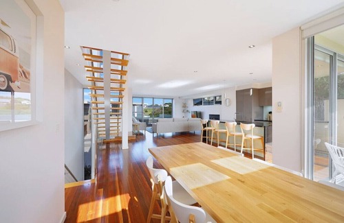 Warrnambool House | Merri Seaview - seaside accommodation near the CBD