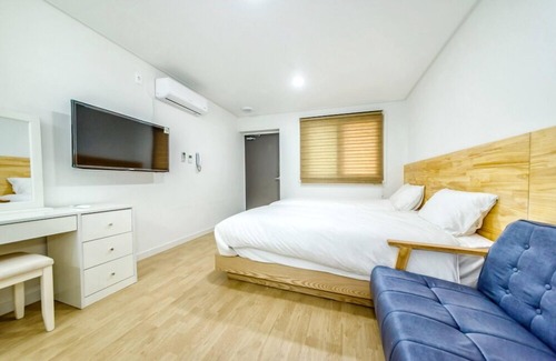 Jungmun House | Merry J