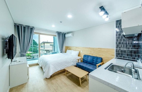 Jungmun House | Merry J