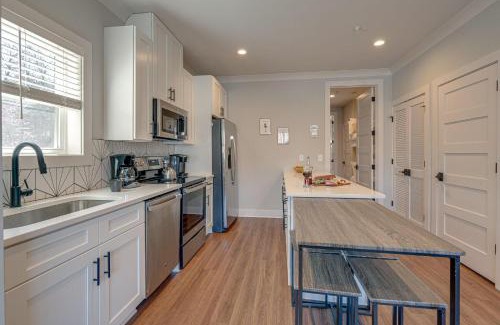 Melrose House | Merry Melrose - Rooftop Patio - 5 Mins to Broadway