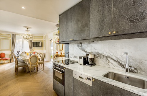 1st Arrondissement Apartment | Merveil Signature Suite - Valois - Louvre view