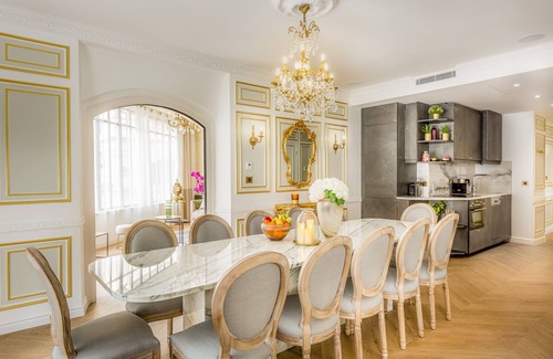 1st Arrondissement Apartment | Merveil Signature Suite - Valois - Louvre view