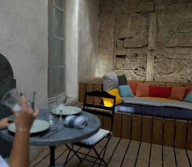 Pezenas Apartment | Mes à Moi in Pezenas - Studio & patio privatif - O Pitchoun