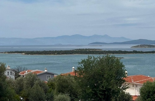 Ildır Koyu Apartment | Mesmerizing Flat with Shared Pool in Cesme, Ildir