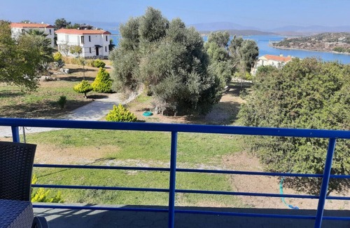 Ildır Koyu Apartment | Mesmerizing Flat with Shared Pool in Cesme, Ildir