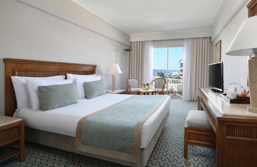 Luxor Hotel | Mesmerizing Nile Views from Comfortable Room Close to Attractions - with Pool