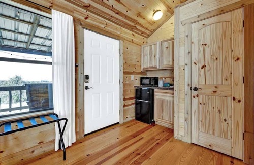 Fredericksburg Cabin | Mesquite Cabin w/Hot-Tub + Hill Country Views!