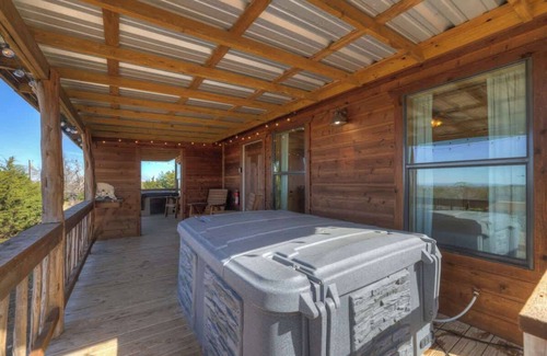 Fredericksburg Cabin | Mesquite Cabin w/Hot-Tub + Hill Country Views!