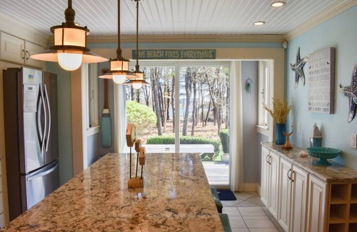 West Dennis House | Meticulous 3 bedroom, 3 bath home with beautiful decor