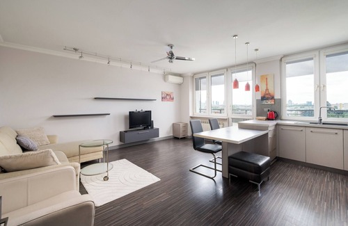 Nowa Praga Apartment | Metro Szwedzka Homely Apartment