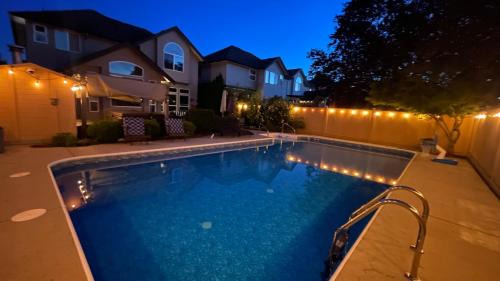 South Newton Villa | Metropolitan Dream Stay with Cozy Fireplace and Hot Tub