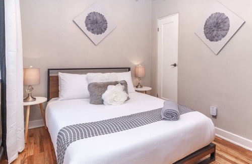 Raynolds Addition House | Metropolitan Mare: Pets + 1GB WiFi + DT Remodel